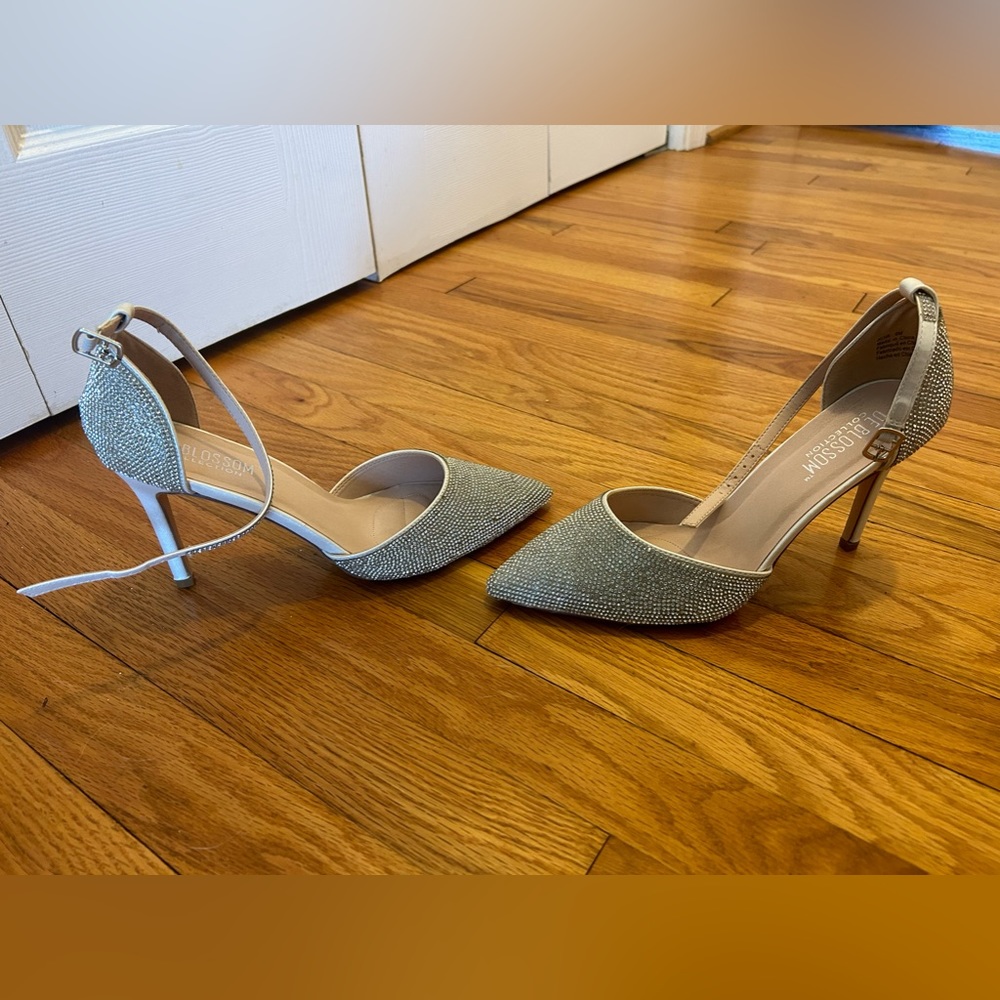 Pointed toe heels